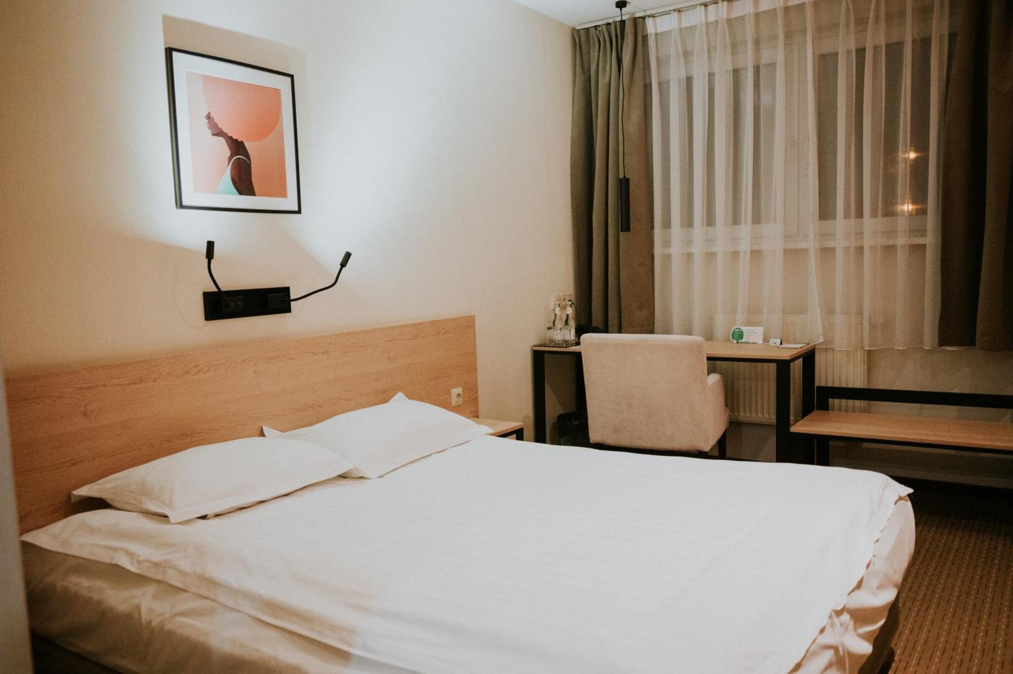 Iness Hotel วูดช์ ภายนอก รูปภาพ