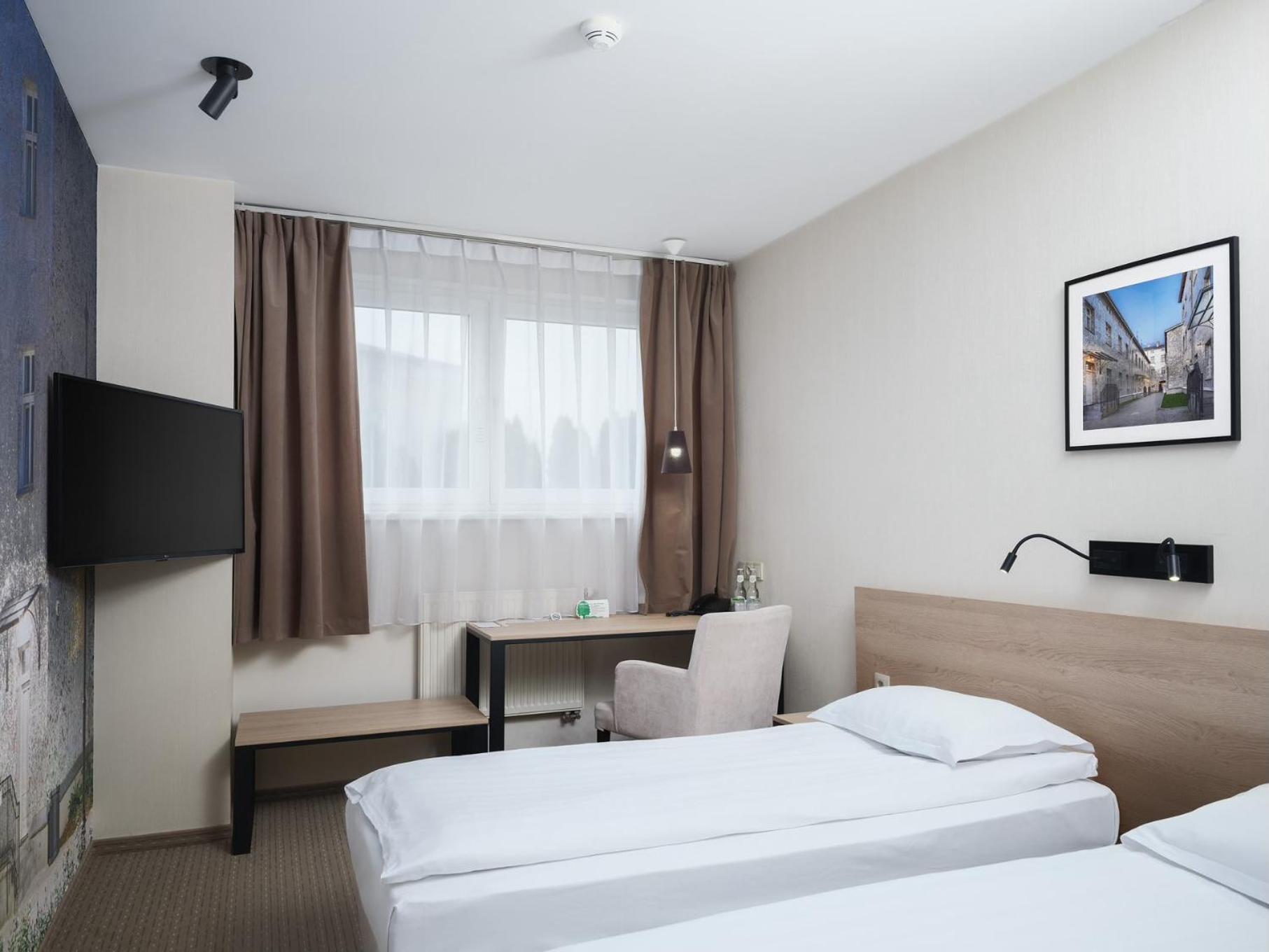 Iness Hotel วูดช์ ภายนอก รูปภาพ