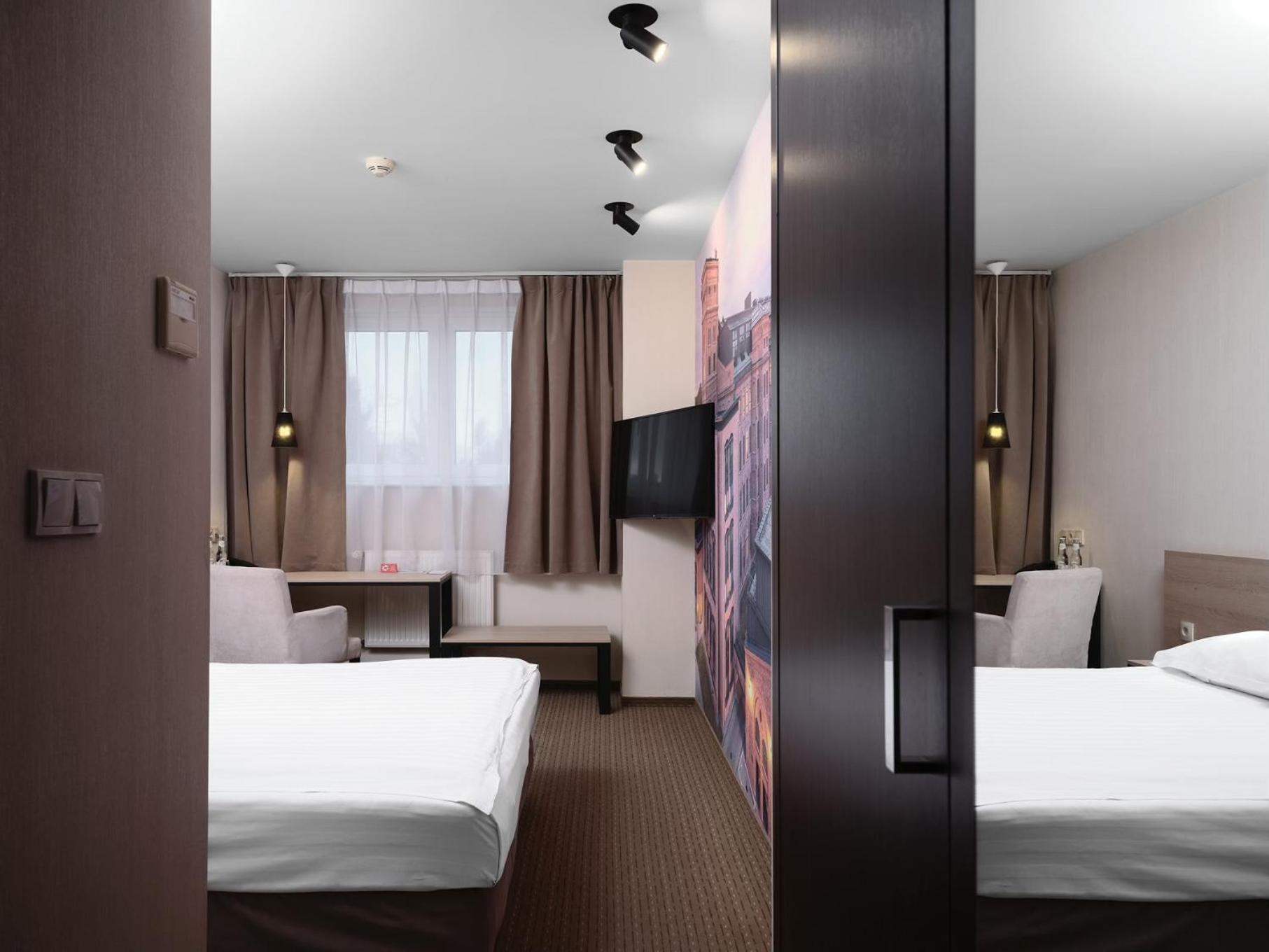 Iness Hotel วูดช์ ภายนอก รูปภาพ